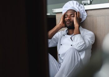 Fuga dal resort dello sfruttamento: «Vita impossibile». E denuncia tutto all’ispettorato