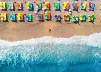 Dal Poetto alla Costa Smeralda, concessioni balneari a prezzi stracciati Così lo Stato continua a svendere il territorio