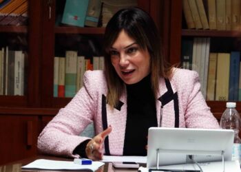 L’abbraccio mortale tra politica padrona e dirigenti compiacenti