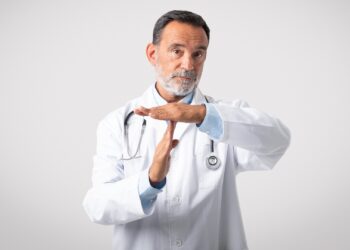 Così la giunta Todde vuole rivoluzionare la sanità in Sardegna. Tra bozze e malumori